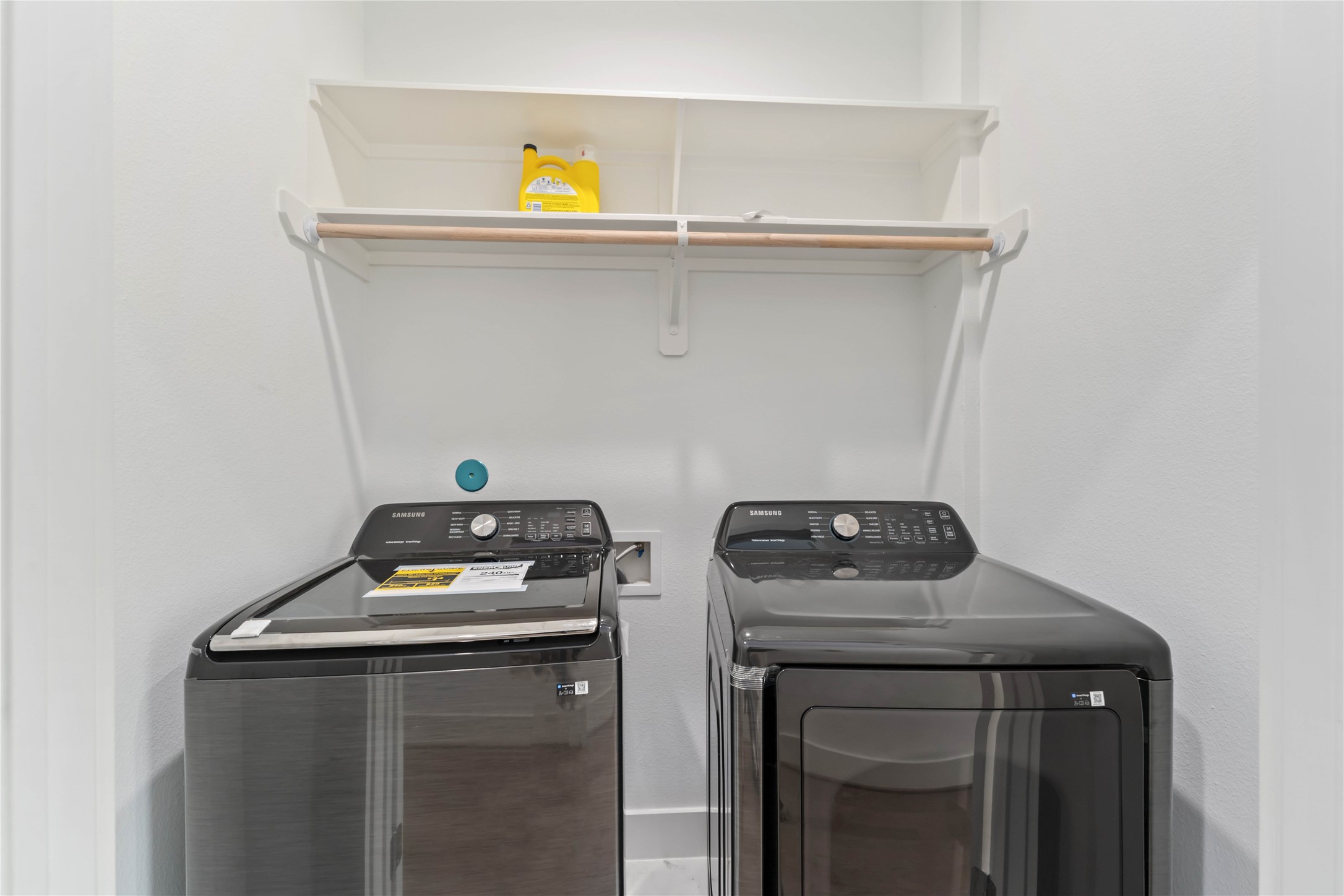3034 Gray Street, Unit B Houston, TX 77004 - Photo 22 of 23 a utility room with dryer and washer