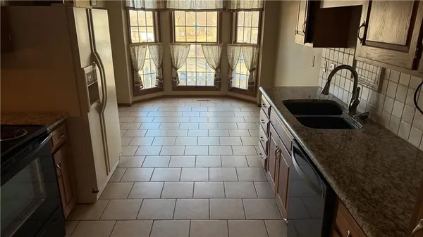 $237,500 | 3902 Eastgate Drive, St. Joseph, MO 64506
