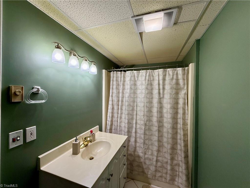 7352 Oak Bucket Road Thomasville, NC 27360 - Photo 24 of 38 Full bathroom in the basement.