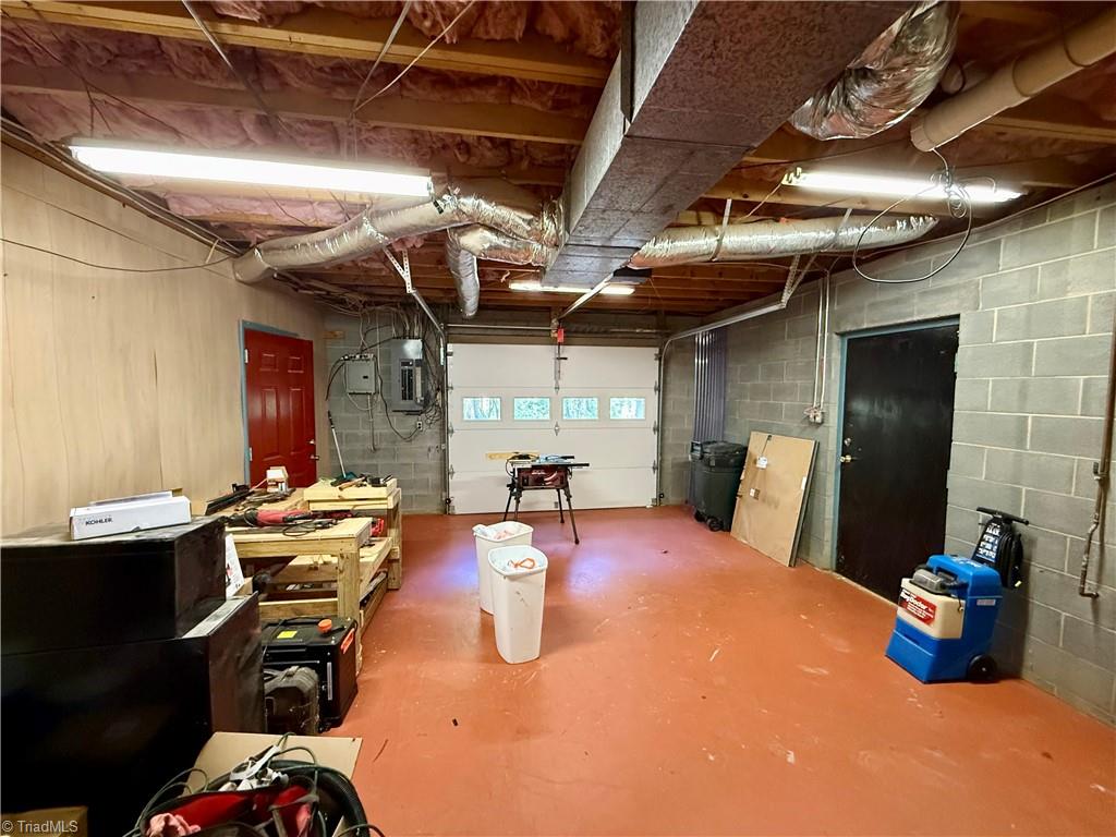 7352 Oak Bucket Road Thomasville, NC 27360 - Photo 25 of 38 Lower garage for a spare vehicle or lawn care equipment.