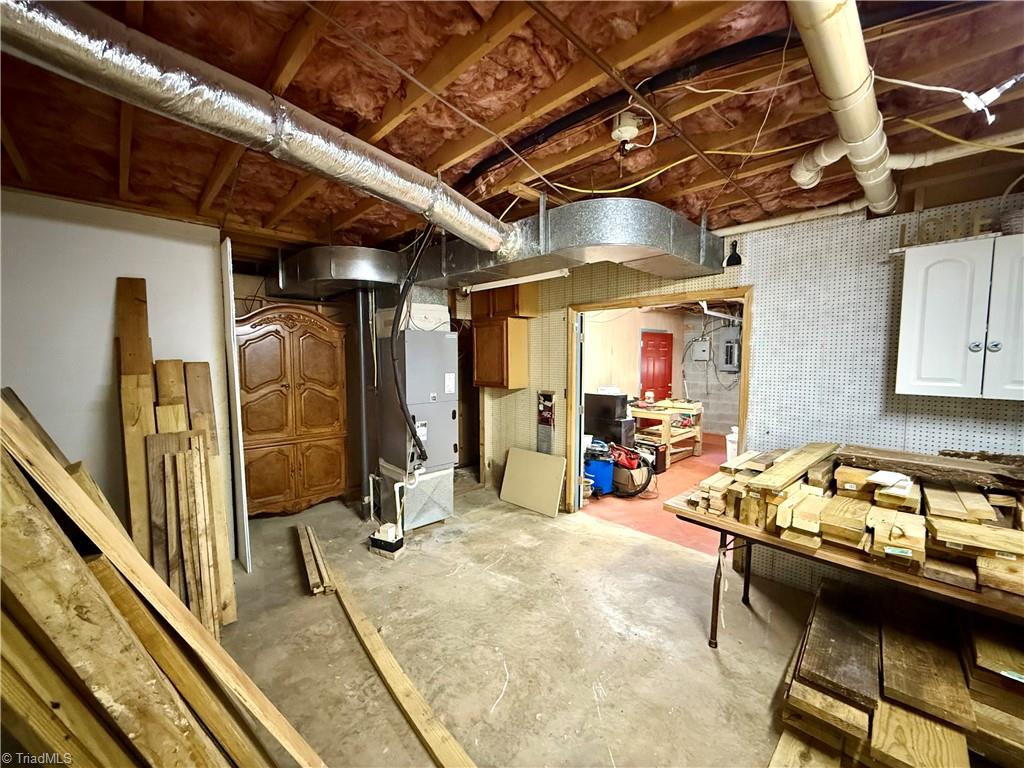 7352 Oak Bucket Road Thomasville, NC 27360 - Photo 27 of 38 Utility room currently being used as a woodworking shop.