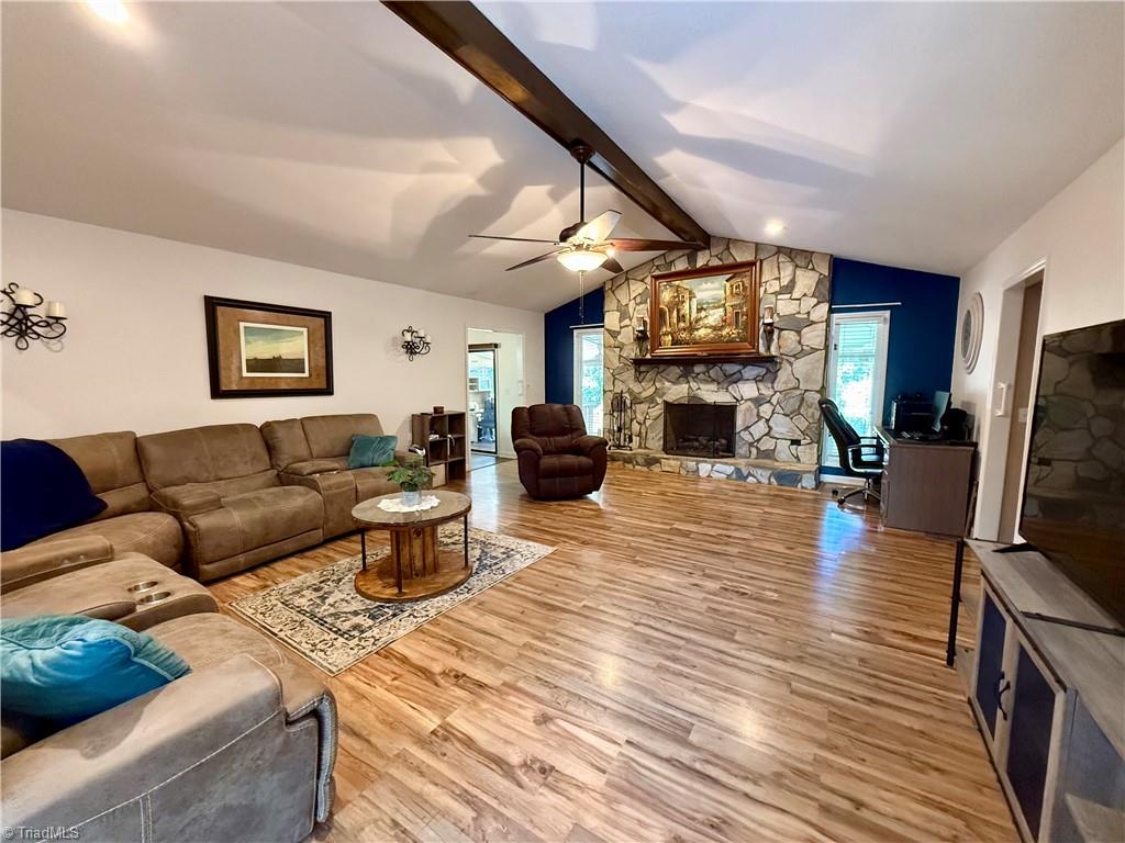 7352 Oak Bucket Road Thomasville, NC 27360 - Photo 5 of 38 Large living room for entertaining or casual tv watching.