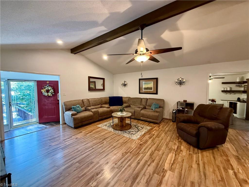 7352 Oak Bucket Road Thomasville, NC 27360 - Photo 7 of 38 Open entryway from the front door.