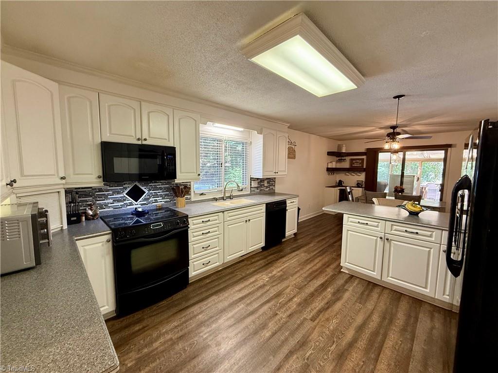7352 Oak Bucket Road Thomasville, NC 27360 - Photo 9 of 38 View of the kitchen as you come in through the garage.