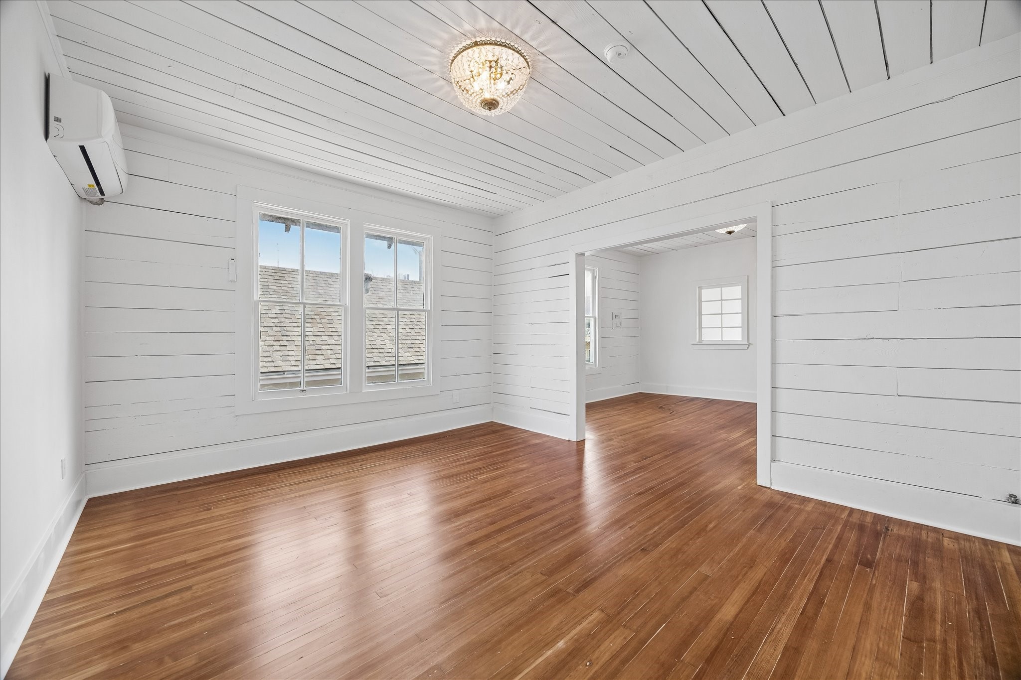 1812 Kane Street Houston, TX 77007 - Photo 29 of 41 A wonderful space for art, sculpture, and additional bedroomsl