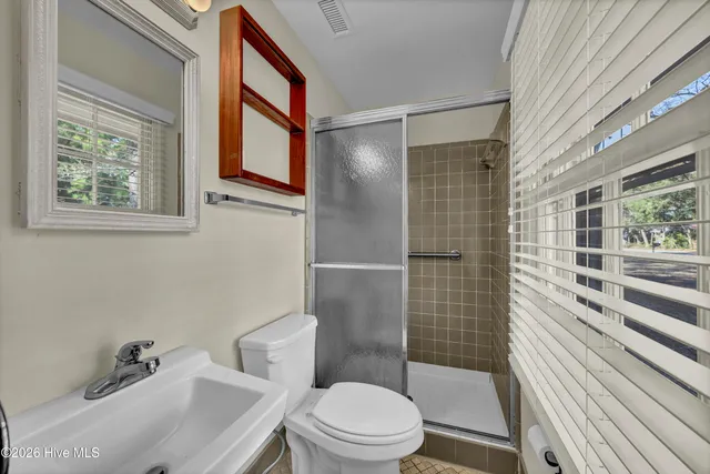 $1,800 | 4014 Lake Avenue, Wilmington, NC 28403