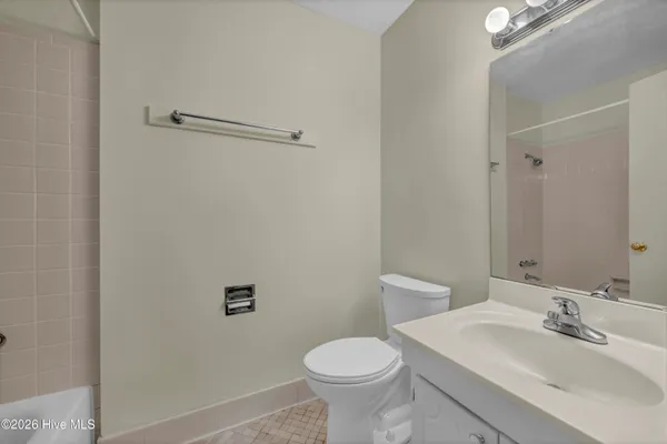 $1,800 | 4014 Lake Avenue, Wilmington, NC 28403