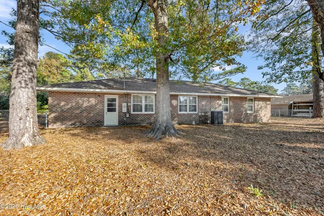 $1,800 | 4014 Lake Avenue, Wilmington, NC 28403