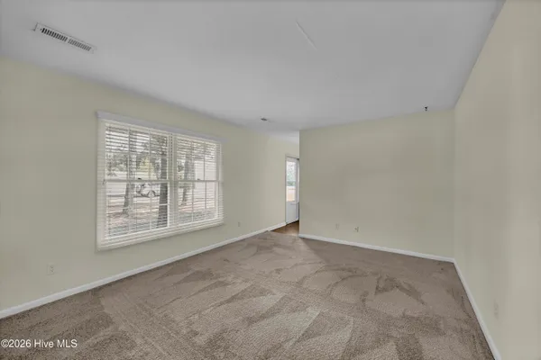 $1,800 | 4014 Lake Avenue, Wilmington, NC 28403