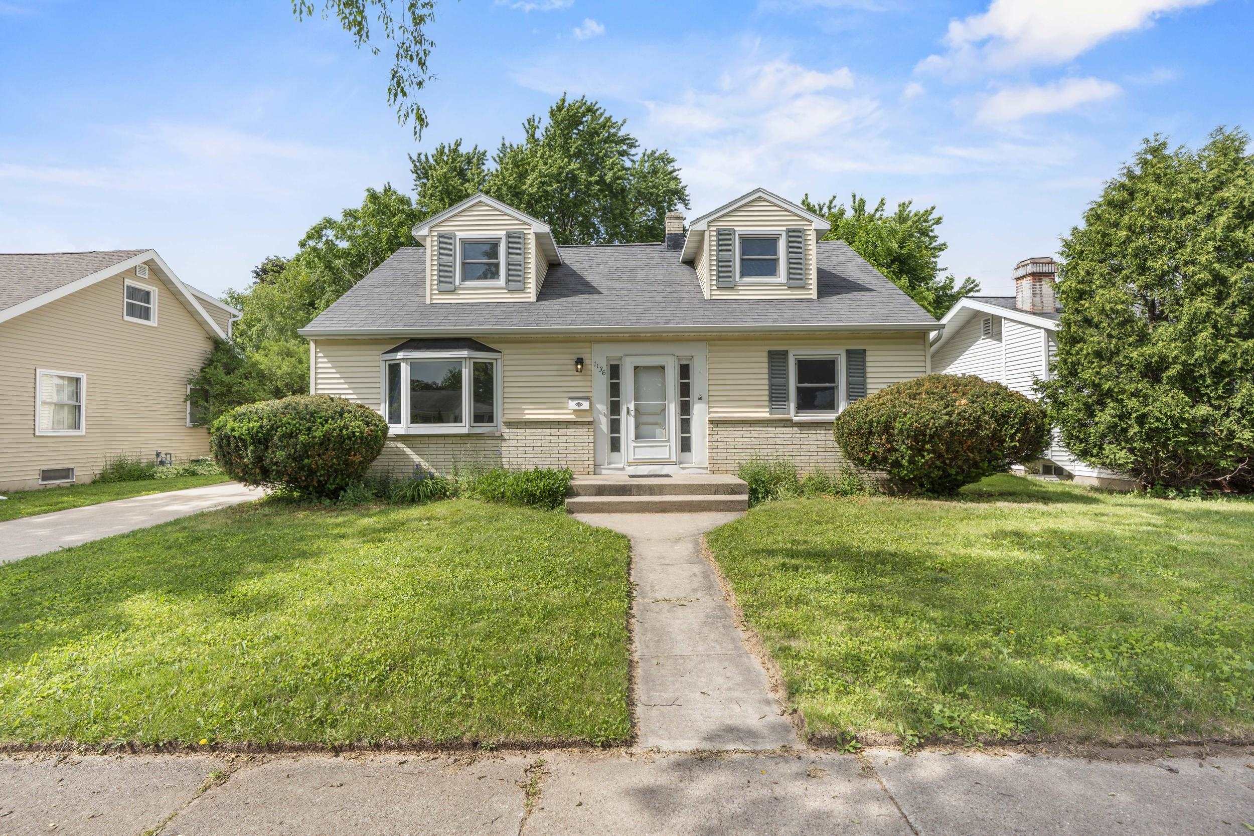 1136 West Roberts Avenue Appleton, WI 54914 - Photo 2 of 58