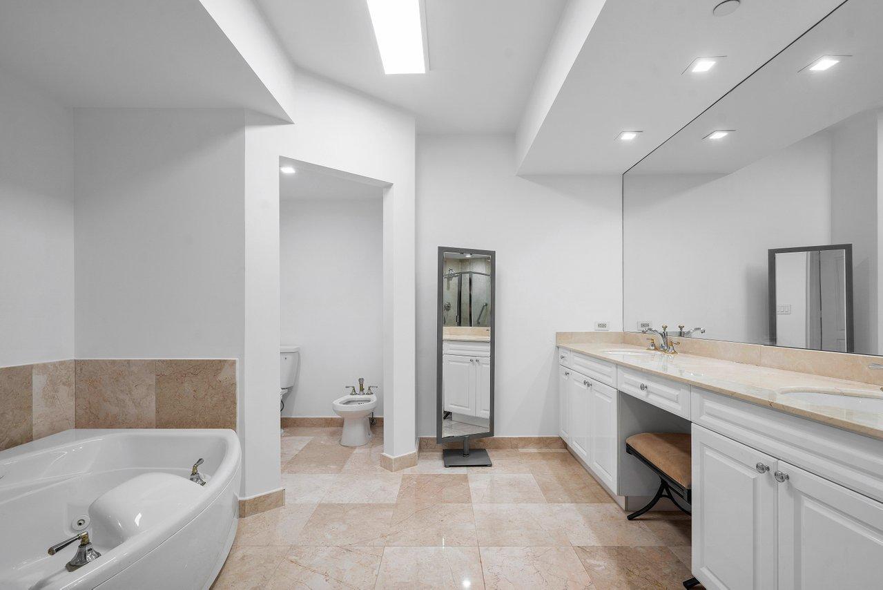 550 Southeast Mizner Boulevard, Unit B706 Boca Raton, FL 33432 - Photo 16 of 64 a bathroom with a tub a sink and mirrors