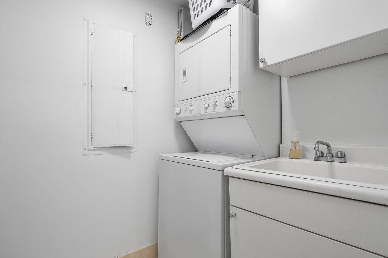 550 Southeast Mizner Boulevard, Unit B706 Boca Raton, FL 33432 - Photo 18 of 64 TP-B706 Laundry room