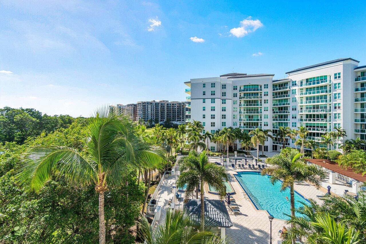 550 Southeast Mizner Boulevard, Unit B706 Boca Raton, FL 33432 - Photo 37 of 64 TP-Pool