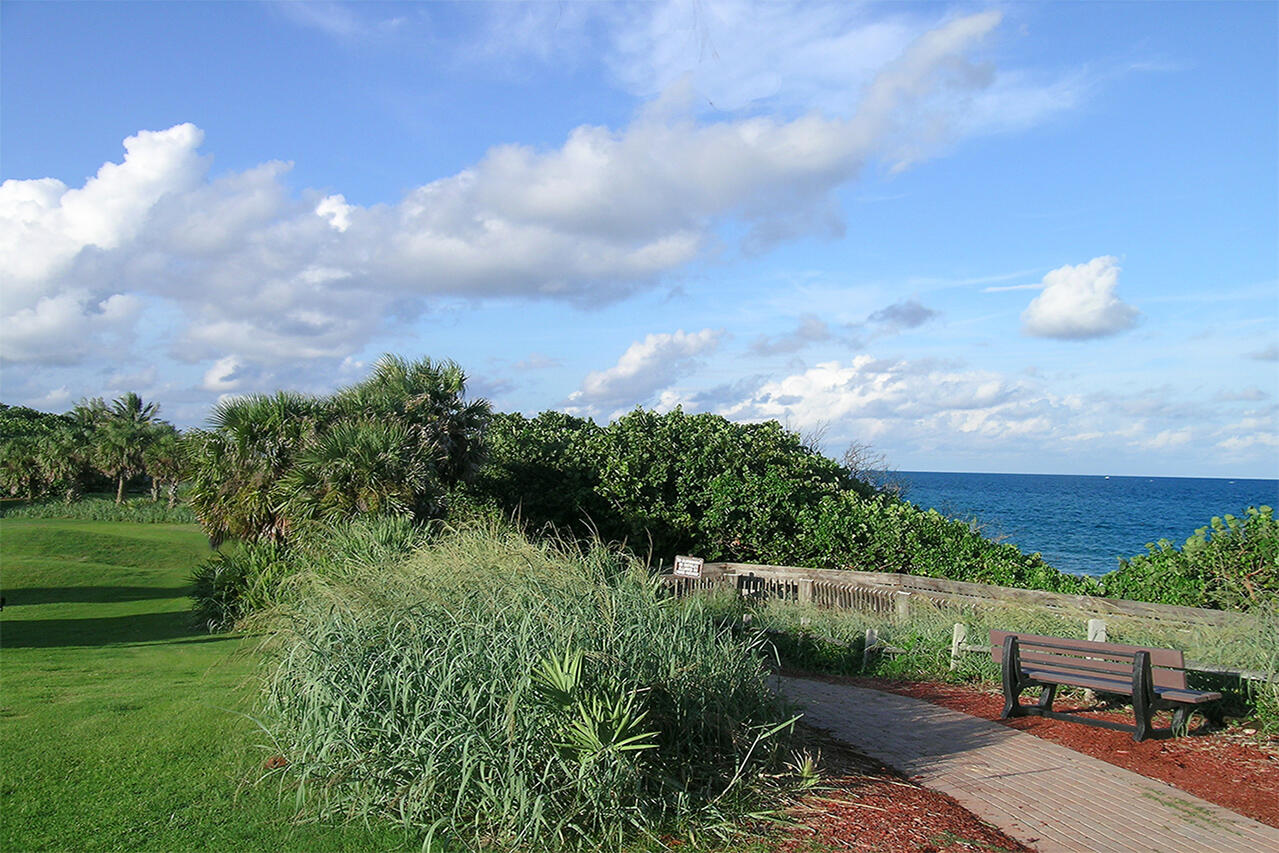 550 Southeast Mizner Boulevard, Unit B706 Boca Raton, FL 33432 - Photo 50 of 64 a view of a garden with a bench in the back