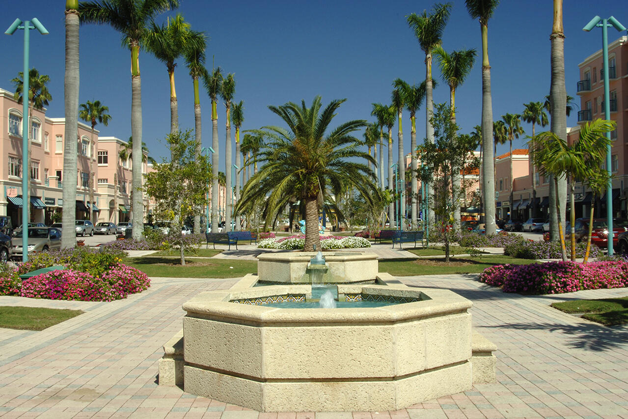 550 Southeast Mizner Boulevard, Unit B706 Boca Raton, FL 33432 - Photo 58 of 64 a view of a swimming pool with a lawn chairs and palm trees