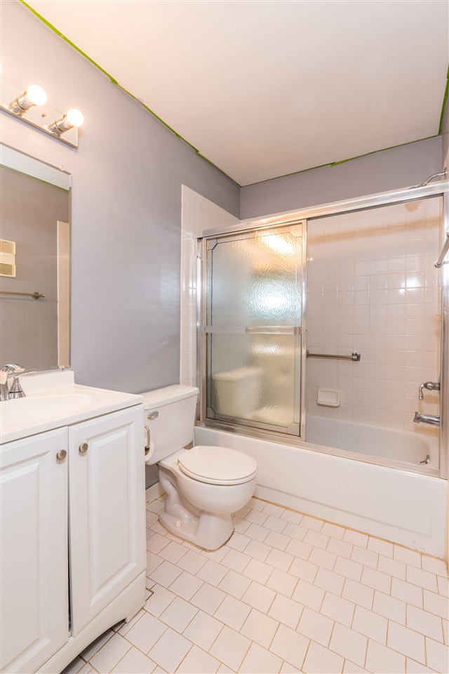 15 Catalonia Court St. Augustine, FL 32086 - Photo 13 of 27 a bathroom with a sink toilet and shower