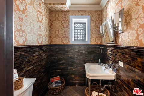 $8,975,000 | 320 Hilgard Avenue, Los Angeles, CA 90024