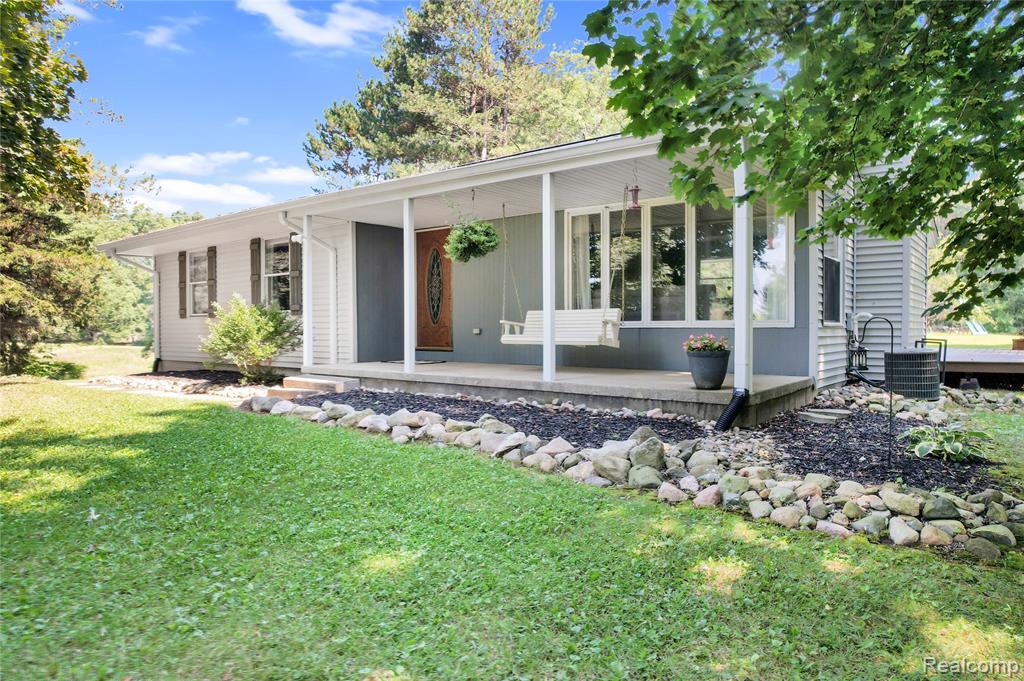1711 Chilson Road Howell, MI 48843 - Photo 2 of 36