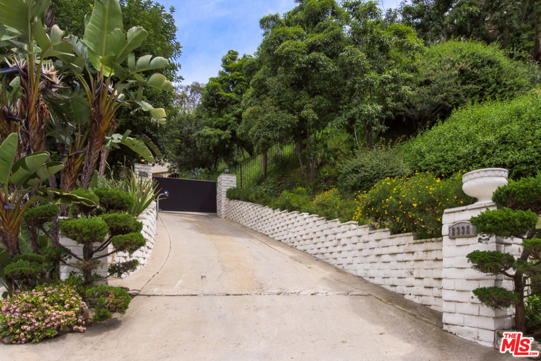 2332 Malaga Road Los Angeles, CA 90068 - Photo 2 of 34
