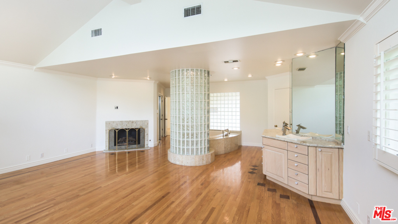 2332 Malaga Road Los Angeles, CA 90068 - Photo 11 of 34