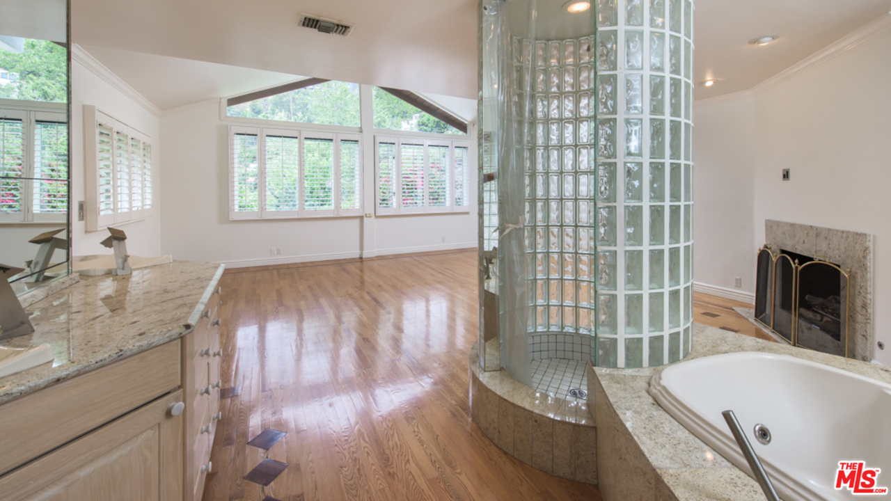 2332 Malaga Road Los Angeles, CA 90068 - Photo 12 of 34