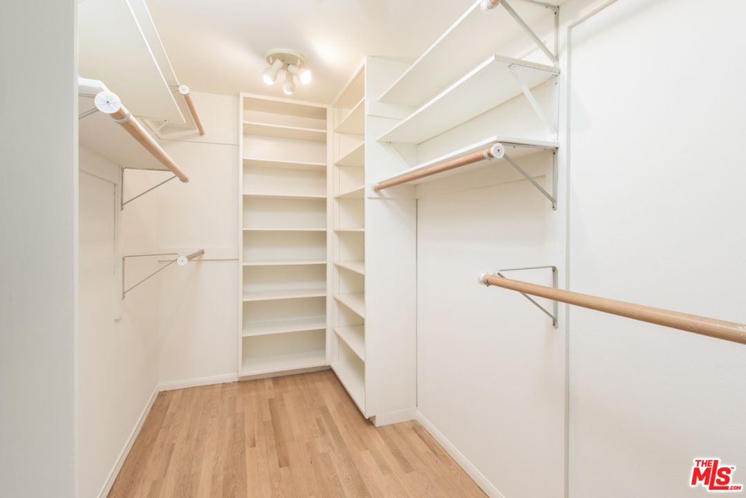 2332 Malaga Road Los Angeles, CA 90068 - Photo 14 of 34