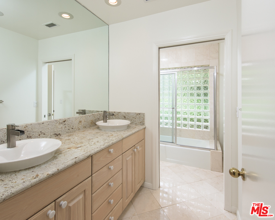 2332 Malaga Road Los Angeles, CA 90068 - Photo 17 of 34