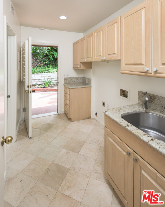 2332 Malaga Road Los Angeles, CA 90068 - Photo 21 of 34