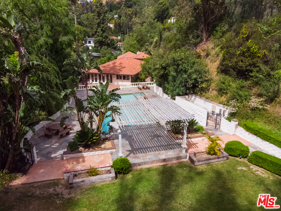 2332 Malaga Road Los Angeles, CA 90068 - Photo 30 of 34