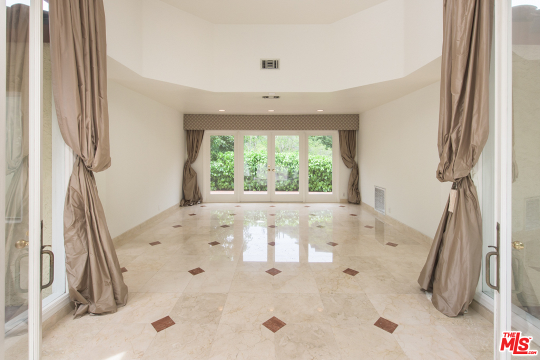 2332 Malaga Road Los Angeles, CA 90068 - Photo 5 of 34