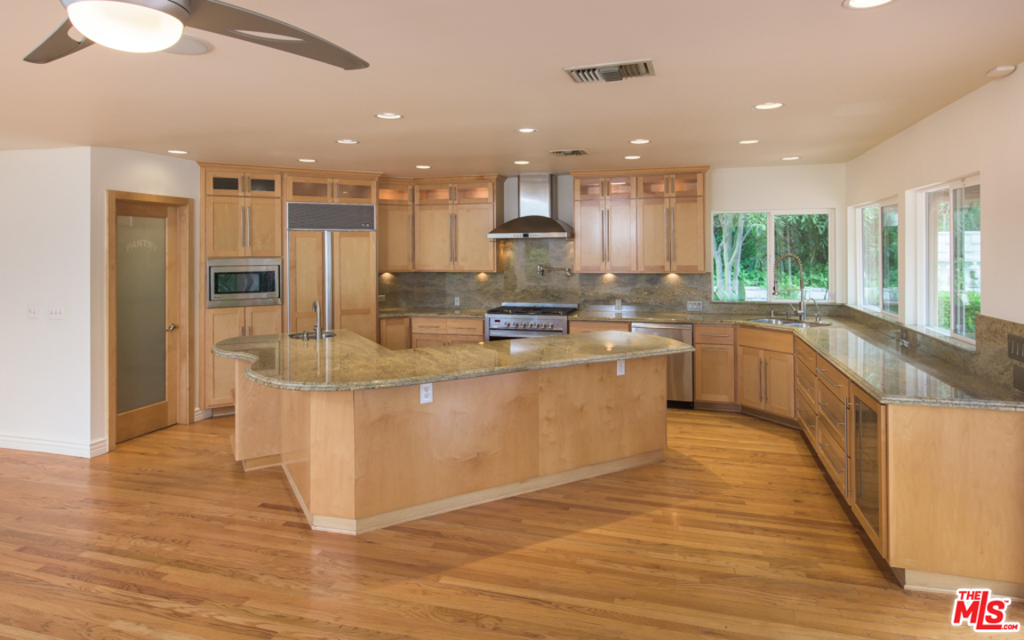 2332 Malaga Road Los Angeles, CA 90068 - Photo 7 of 34