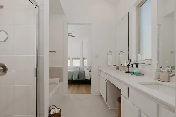 a en suite bathroom with a double vanity sink and mirror