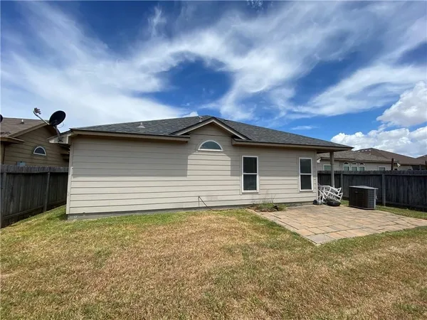 a view of a house with a backyard
