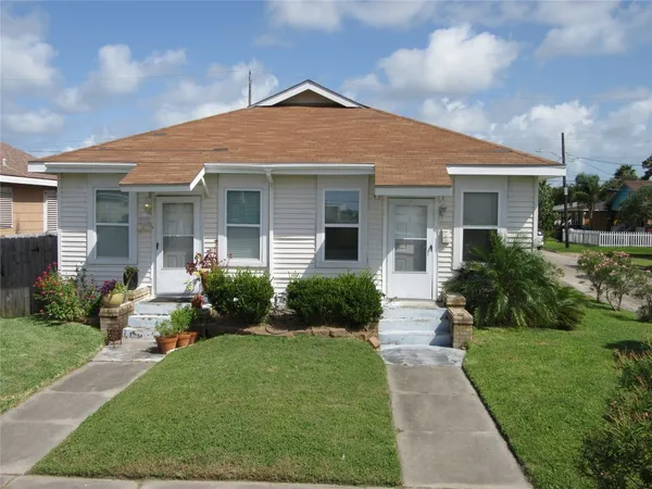 $975 | 4002 Avenue S 1/2, Galveston, TX 77550