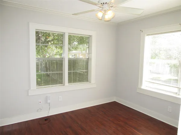 $975 | 4002 Avenue S 1/2, Galveston, TX 77550