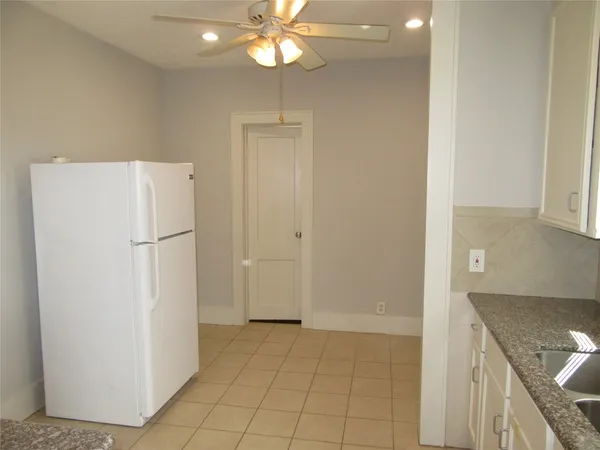$975 | 4002 Avenue S 1/2, Galveston, TX 77550