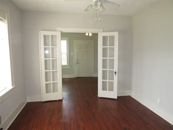 $975 | 4002 Avenue S 1/2, Galveston, TX 77550