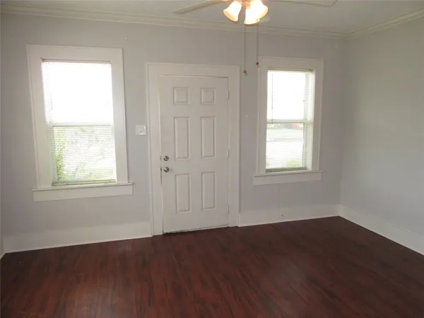 $975 | 4002 Avenue S 1/2, Galveston, TX 77550