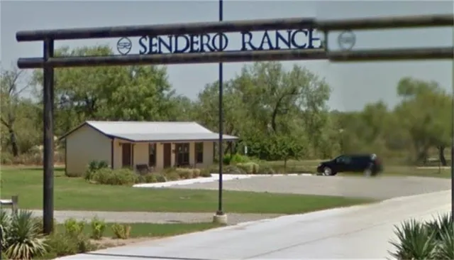 $800 | 3558 Business 35 Street East, Pearsall, TX 78061