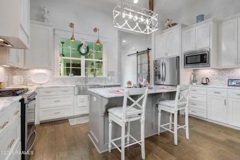 $469,900 | 403 Catalina Lane, Youngsville, LA 70592