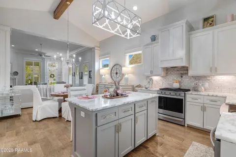 $469,900 | 403 Catalina Lane, Youngsville, LA 70592