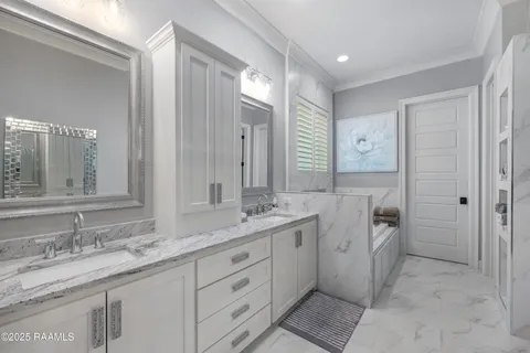 $469,900 | 403 Catalina Lane, Youngsville, LA 70592