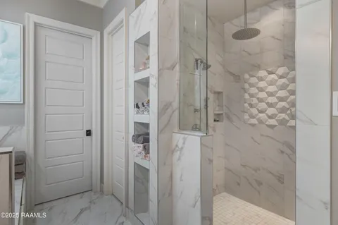 $469,900 | 403 Catalina Lane, Youngsville, LA 70592