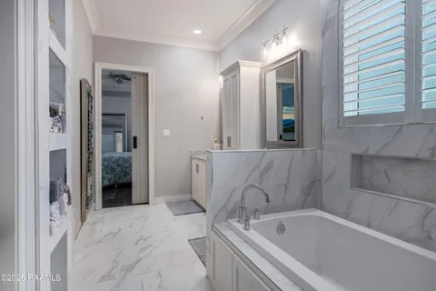 $469,900 | 403 Catalina Lane, Youngsville, LA 70592