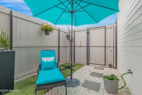 $469,900 | 403 Catalina Lane, Youngsville, LA 70592