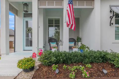 $469,900 | 403 Catalina Lane, Youngsville, LA 70592