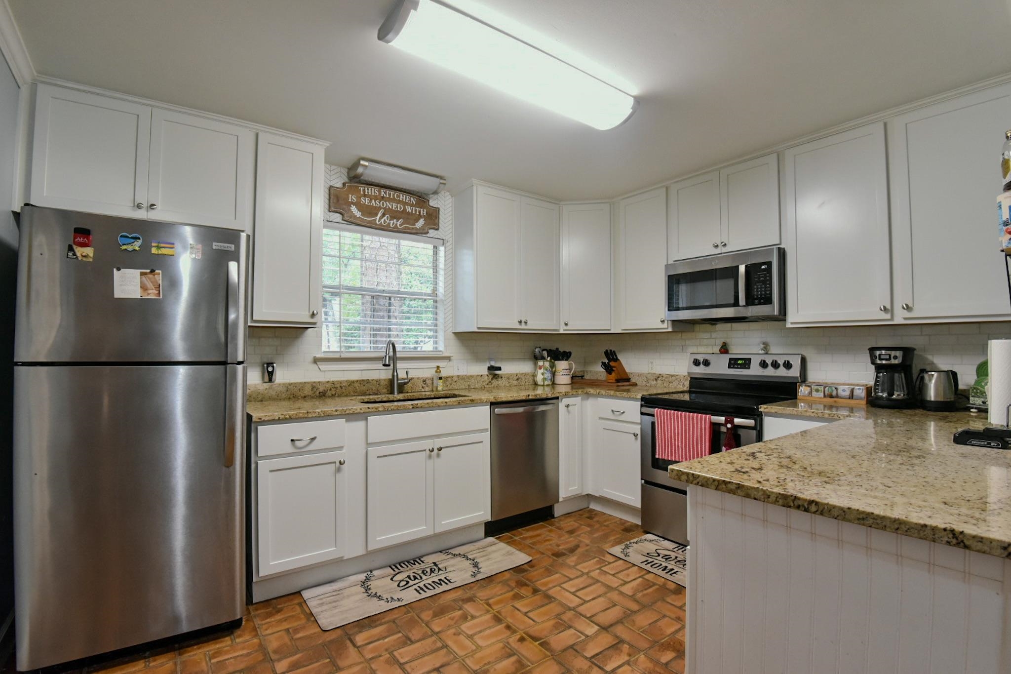 130 Ridgewood Drive Daphne, AL 36526 - Photo 18 of 34 Kitchen