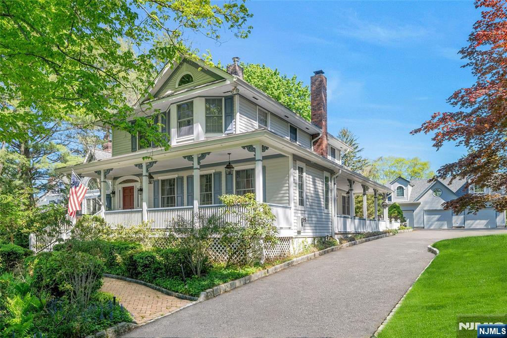 11 Lower Cross Road Saddle River, NJ 07458 - Photo 2 of 35
