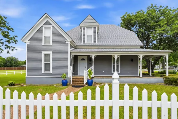$2,900 | 303 South Parvin Street, Prosper, TX 75078