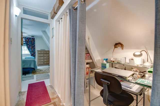a en suite bathroom with a sink and a mirror